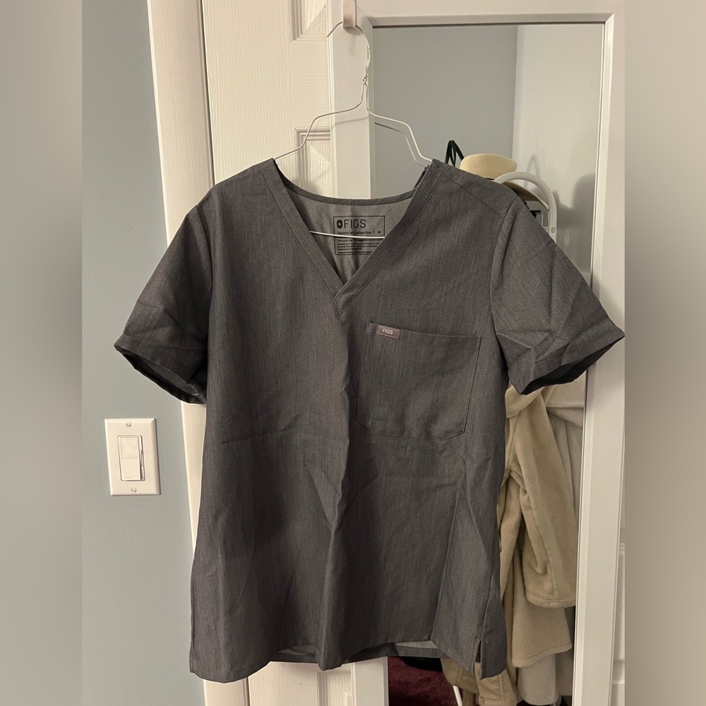 Figs Women’s Catarina One-Pocket Top - Graphite (new without tags)
